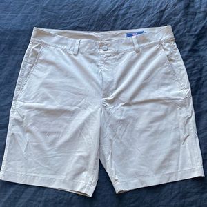 Vineyard vines performance golf shorts